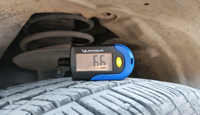 2013 Renault Duster 85 PS RXE DIESEL, Diesel, Manual, 2,03,312 km, tyre