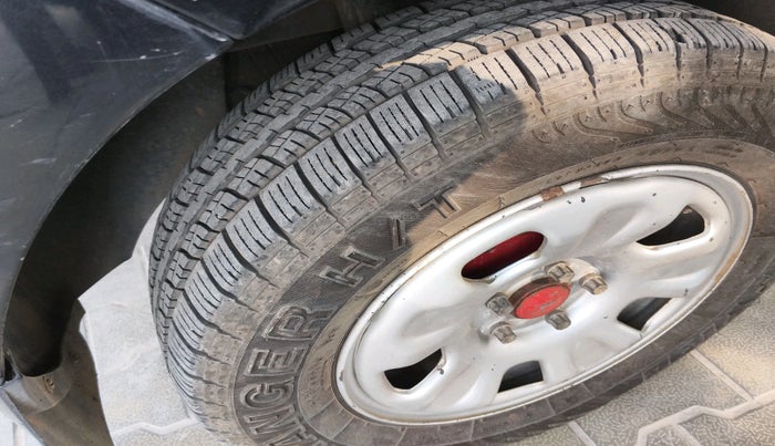 2013 Renault Duster 85 PS RXE DIESEL, Diesel, Manual, 2,03,312 km, tyre