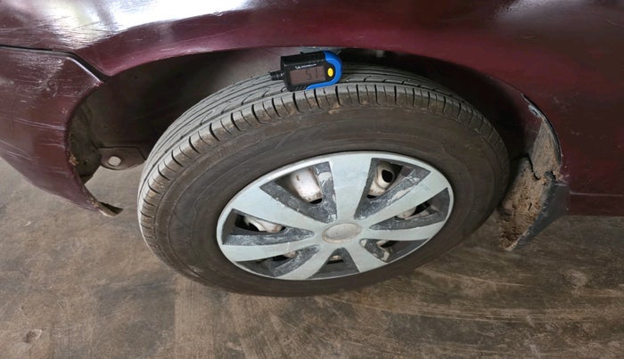 2006 Maruti Alto LXI, Petrol, Manual, 1,44,539 km, tyre