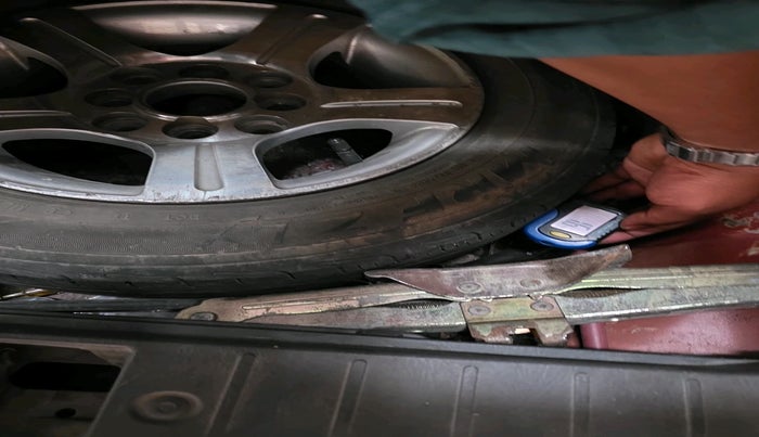 2006 Maruti Alto LXI, Petrol, Manual, 1,44,539 km, tyre