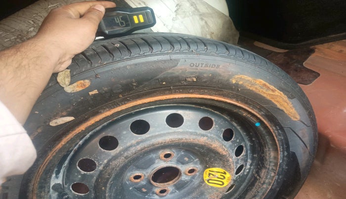 2015 Maruti Ciaz ZXI+, CNG, Manual, 1,12,578 km, tyre