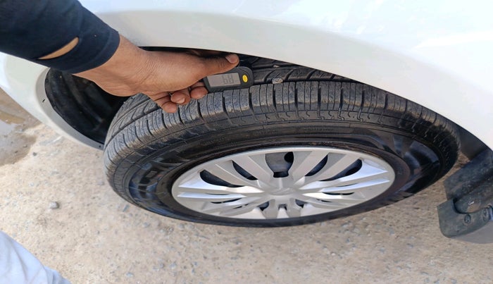 2015 Maruti Swift VXI, Petrol, Manual, 87,919 km, tyre