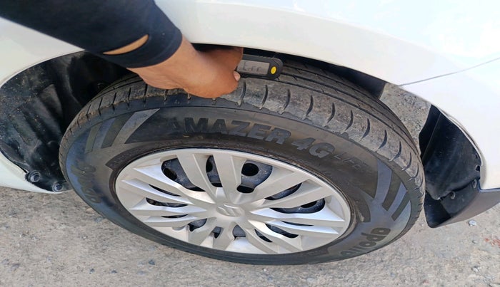 2015 Maruti Swift VXI, Petrol, Manual, 87,919 km, tyre