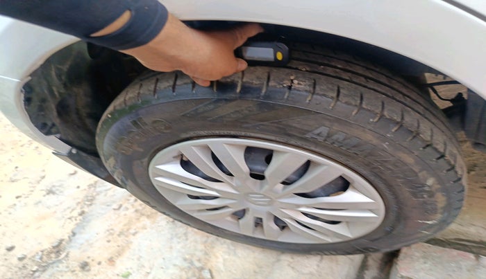 2015 Maruti Swift VXI, Petrol, Manual, 87,919 km, tyre