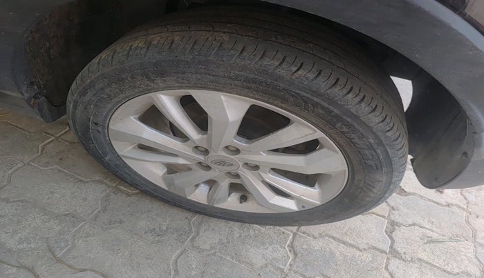 2019 Mahindra XUV300 W8 1.2 PETROL, Petrol, Manual, 80,096 km, tyre