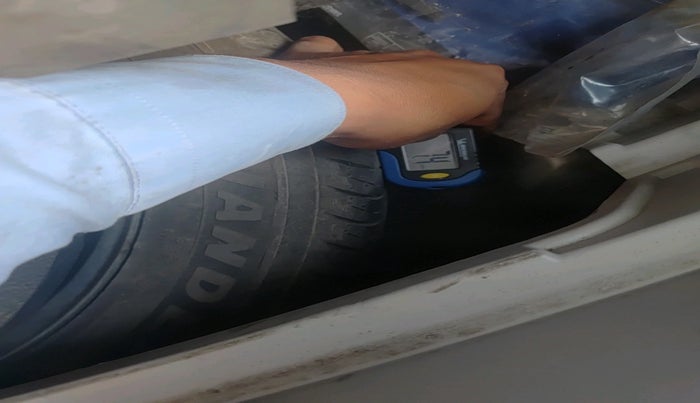 2019 Mahindra XUV300 W8 1.2 PETROL, Petrol, Manual, 80,096 km, tyre