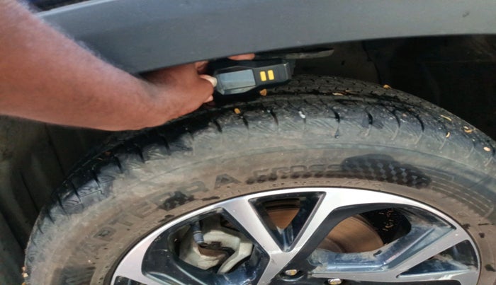 2023 Toyota URBAN CRUISER HYRYDER V NEO DRIVE, Petrol, Manual, 52,993 km, tyre