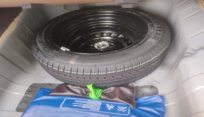 2024 Honda City 1.5L I-VTEC ZX CVT, Petrol, Automatic, 5,353 km, tyre