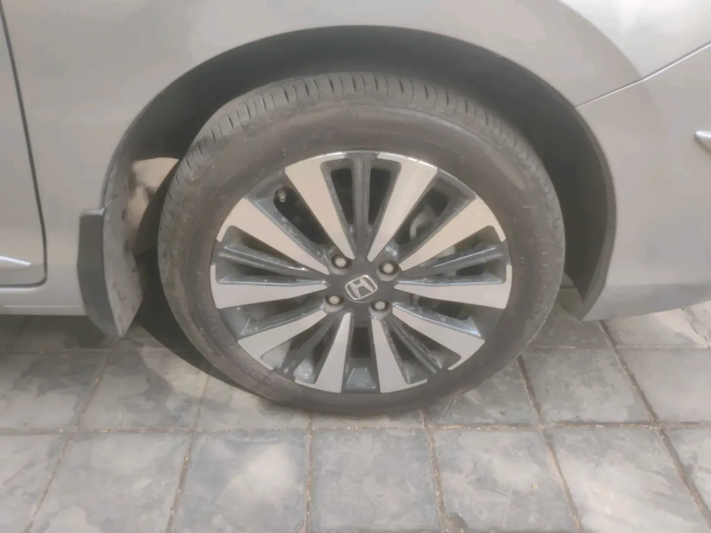 2024 Honda City 1.5L I-VTEC ZX CVT, Petrol, Automatic, 5,353 km, tyre