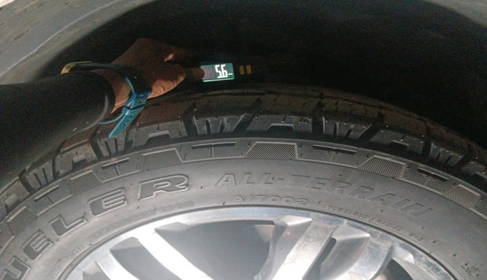 2017 Ford Endeavour TITANIUM 3.2 4X4 AT, Diesel, Automatic, 1,44,710 km, tyre