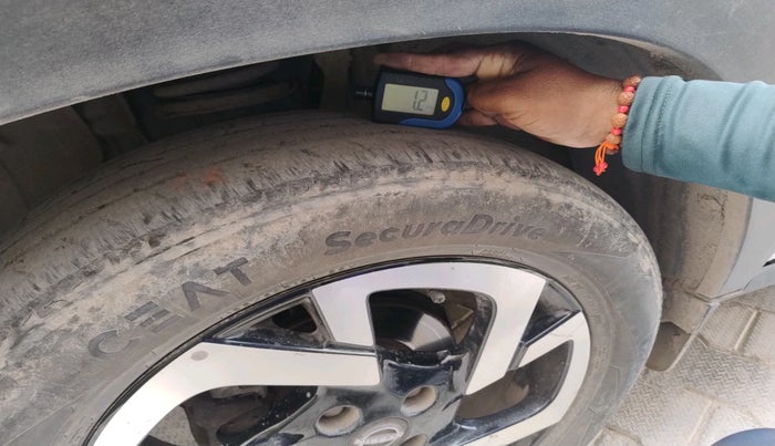 2022 Nissan MAGNITE XV AMT, Petrol, Automatic, 74,808 km, tyre