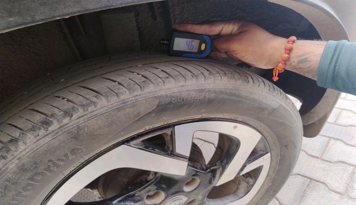 2022 Nissan MAGNITE XV AMT, Petrol, Automatic, 74,808 km, tyre