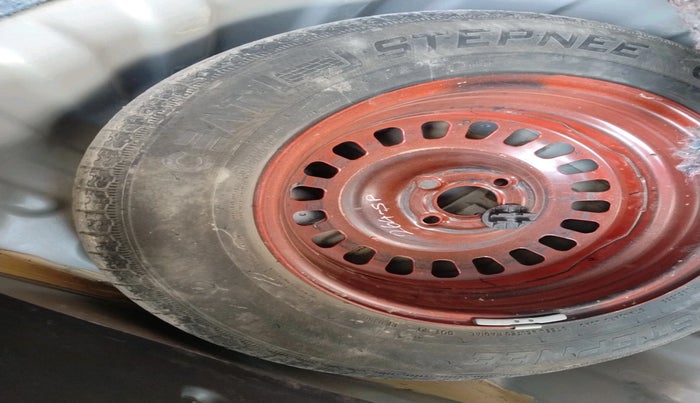 2022 Nissan MAGNITE XV AMT, Petrol, Automatic, 74,808 km, tyre