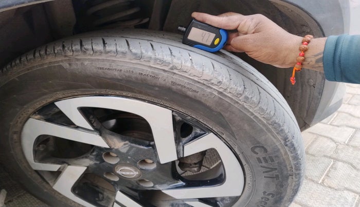 2022 Nissan MAGNITE XV AMT, Petrol, Automatic, 74,808 km, tyre