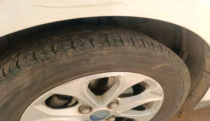 2015 Ford Figo Aspire TITANIUM1.5 DIESEL, Diesel, Manual, 1,01,918 km, tyre