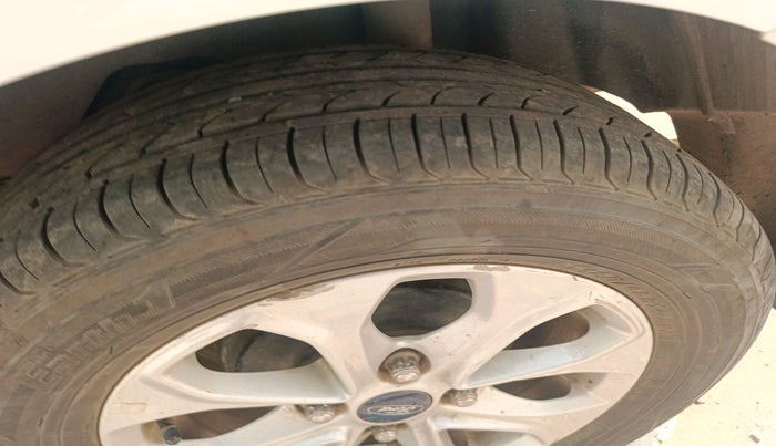 2015 Ford Figo Aspire TITANIUM1.5 DIESEL, Diesel, Manual, 1,01,918 km, tyre