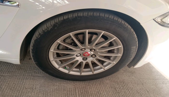 2015 Jaguar XF 2.2 DIESEL LUXURY, Diesel, Automatic, 18,678 km, tyre