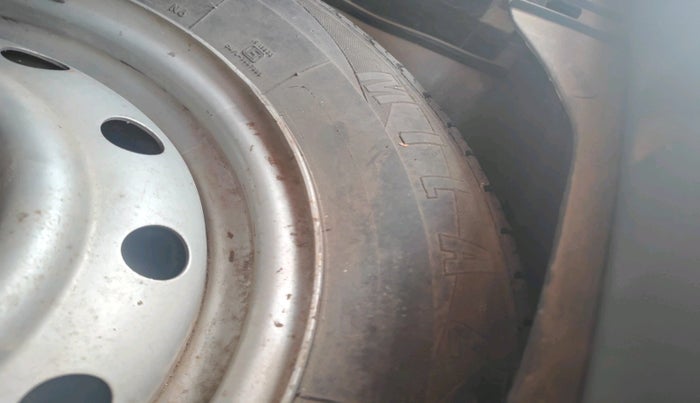 2011 Maruti Wagon R 1.0 LXI, CNG, Manual, 1,59,292 km, tyre