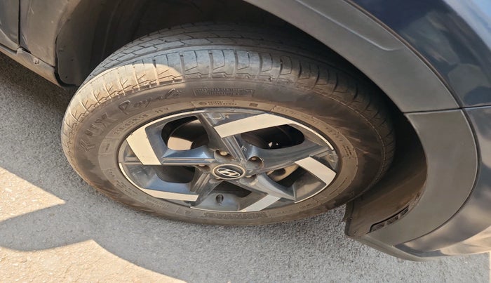 2019 Hyundai VENUE SX PLUS 1.0 TURBO DCT, Petrol, Automatic, 1,02,387 km, tyre