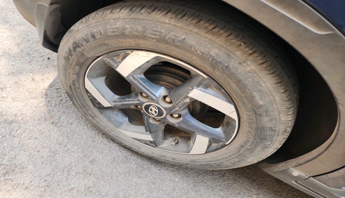 2019 Hyundai VENUE SX PLUS 1.0 TURBO DCT, Petrol, Automatic, 1,02,387 km, tyre