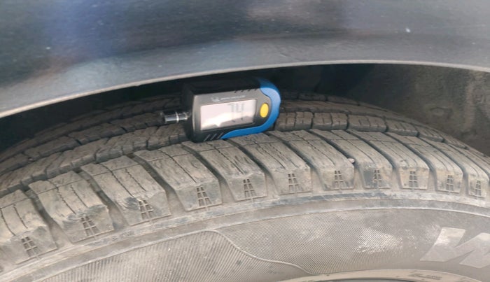 2022 Mahindra XUV700 AX 5 D MT 5 STR, Diesel, Manual, 57,879 km, tyre