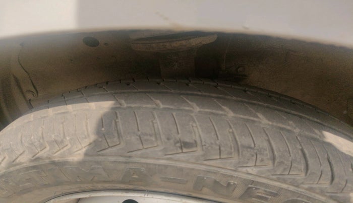 2012 Maruti Wagon R 1.0 LXI CNG, CNG, Manual, 1,11,387 km, tyre