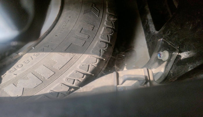 2012 Maruti Wagon R 1.0 LXI CNG, CNG, Manual, 1,11,387 km, tyre