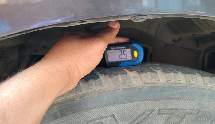 2010 Mahindra Xylo E4, Diesel, Manual, 1,12,814 km, tyre