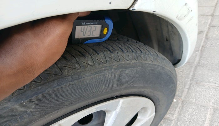 2011 Maruti Ritz VXI, Petrol, Manual, 12,197 km, tyre