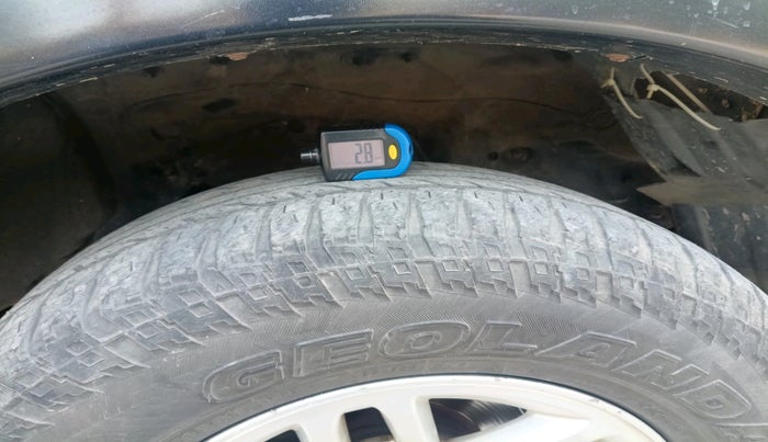 2009 Ford Endeavour 2.5L 4X2 MT, Diesel, Manual, 1,75,437 km, tyre