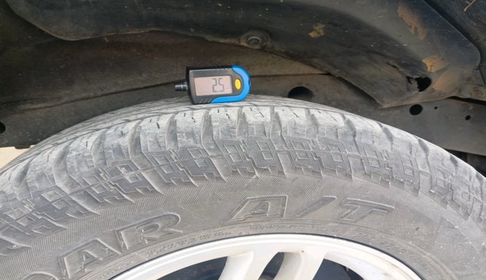 2009 Ford Endeavour 2.5L 4X2 MT, Diesel, Manual, 1,75,437 km, tyre