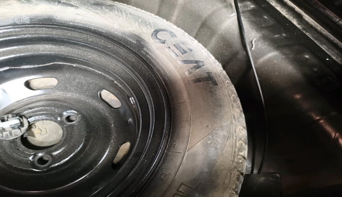 2018 Renault Kwid RXT 1.0 AMT (O), Petrol, Automatic, 43,389 km, tyre