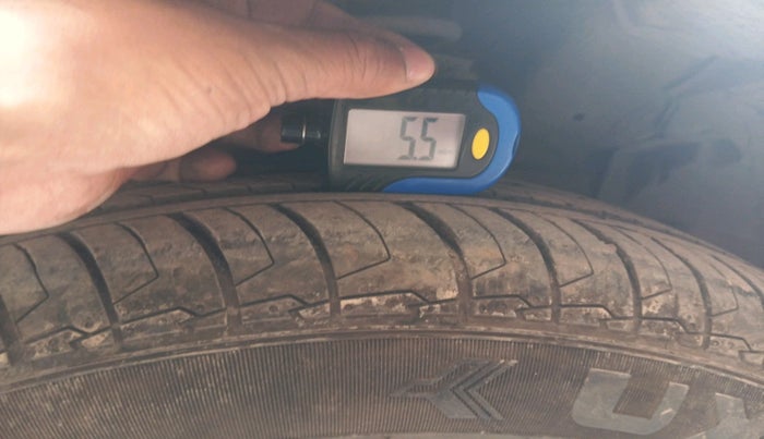 2016 Maruti Swift LXI, CNG, Manual, 1,67,361 km, tyre