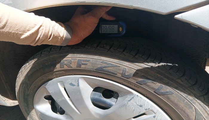 2011 Toyota Etios Liva G, Petrol, Manual, 48,549 km, tyre