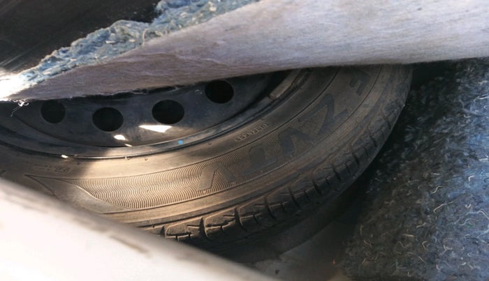 2011 Toyota Etios Liva G, Petrol, Manual, 48,549 km, tyre