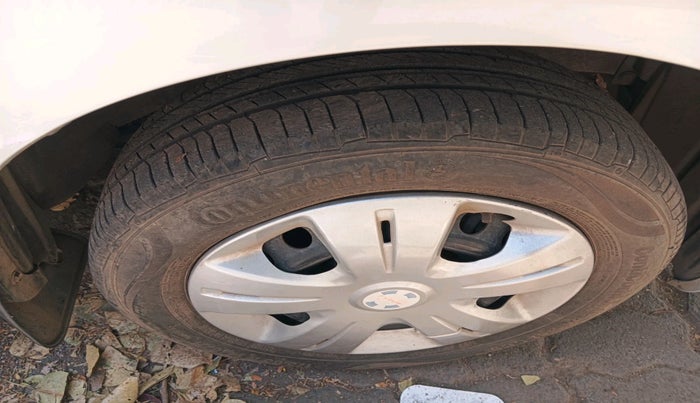 2011 Toyota Etios Liva G, Petrol, Manual, 48,549 km, tyre