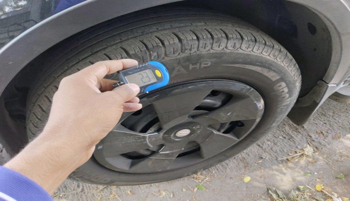 2017 Mahindra XUV500 W6, Diesel, Manual, 25,487 km, tyre