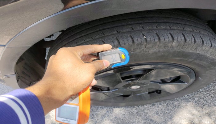 2017 Mahindra XUV500 W6, Diesel, Manual, 25,487 km, tyre