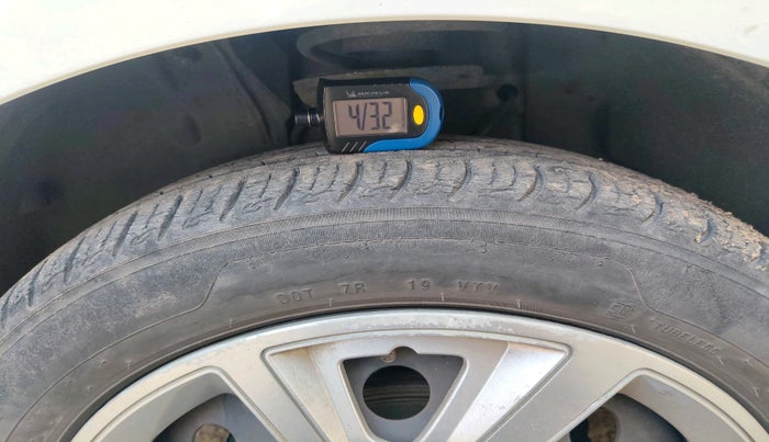 2020 Tata ALTROZ XT PETROL, Petrol, Manual, 60,113 km, tyre