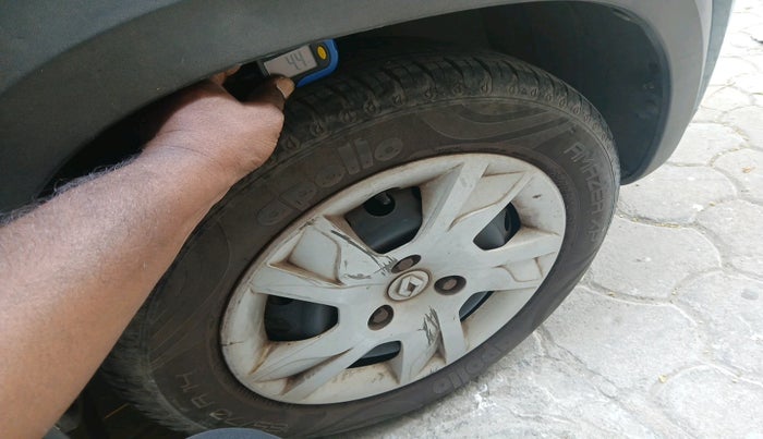 2022 Renault Kwid RXT 1.0 AMT (O), Petrol, Automatic, 28,689 km, tyre