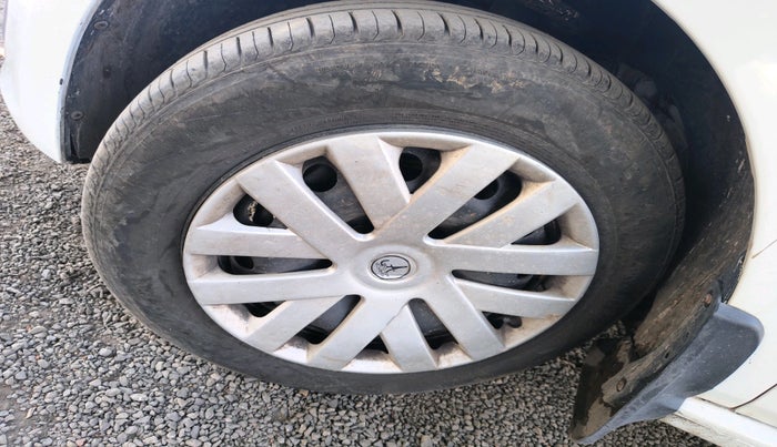 2012 Volkswagen Polo COMFORTLINE 1.2L, Diesel, Manual, 90,604 km, tyre