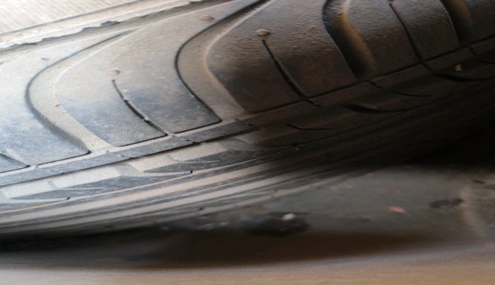 2012 Volkswagen Polo COMFORTLINE 1.2L, Diesel, Manual, 90,604 km, tyre