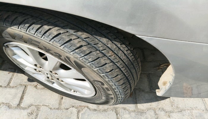 2014 Toyota Innova 2.5 VX 7 STR, Diesel, Manual, 1,37,808 km, tyre