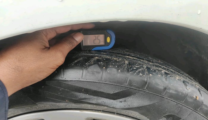 2013 Hyundai Verna FLUIDIC 1.4 CRDI, Diesel, Manual, 1,71,833 km, tyre