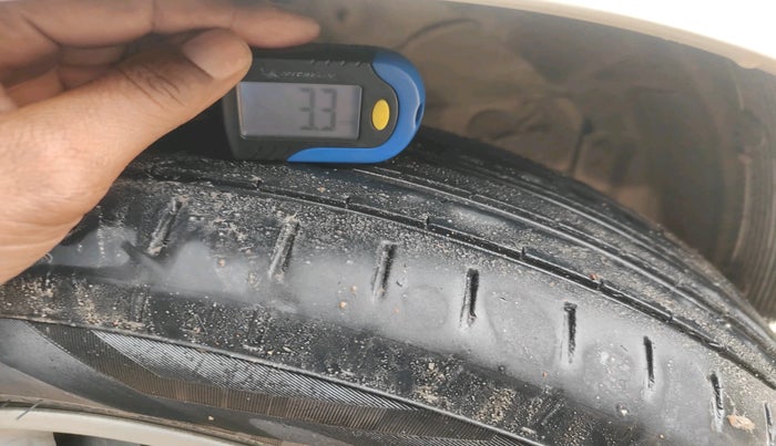 2013 Hyundai Verna FLUIDIC 1.4 CRDI, Diesel, Manual, 1,71,833 km, tyre