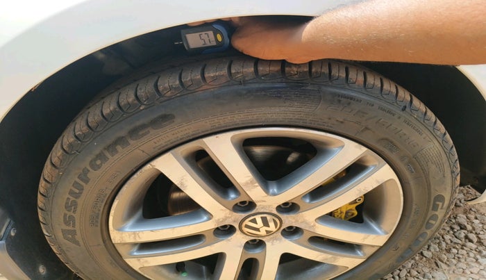 2011 Volkswagen Jetta HIGHLINE TDI AT, Diesel, Automatic, 1,54,638 km, tyre