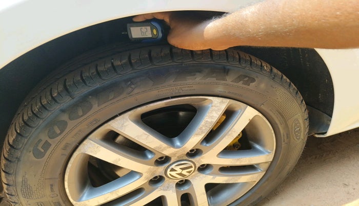 2011 Volkswagen Jetta HIGHLINE TDI AT, Diesel, Automatic, 1,54,638 km, tyre