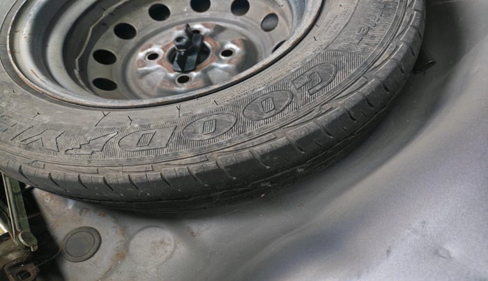 2013 Hyundai Eon ERA +, Petrol, Manual, 71,530 km, tyre