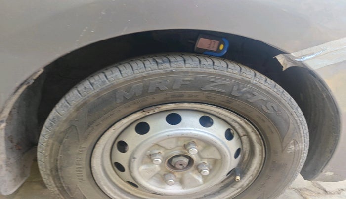 2013 Hyundai Eon ERA +, Petrol, Manual, 71,530 km, tyre