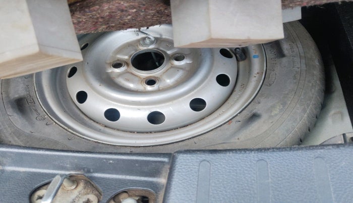 2014 Maruti Wagon R 1.0 LXI, Petrol, Manual, 96,938 km, tyre